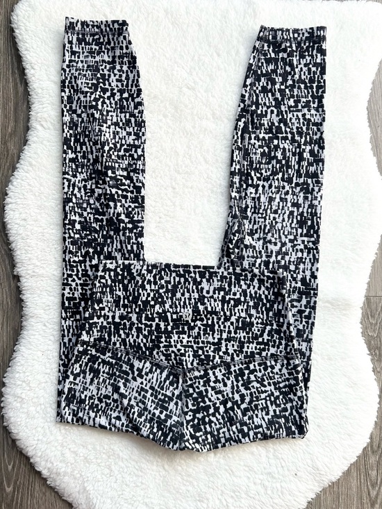 lululemon athletica Pants - Lululemon Align HighRise Black & White Printed Urban Block Ice Leggings